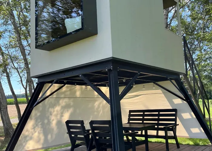Luxe tent Posed Vojtech Vojtechov